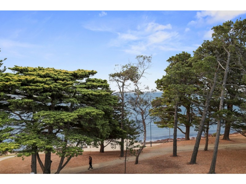 17/4 The Esplanade, Cowes VIC 3922