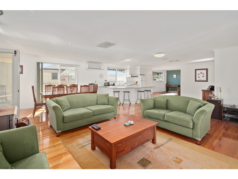 22 Grandview Grove, Cowes VIC 3922