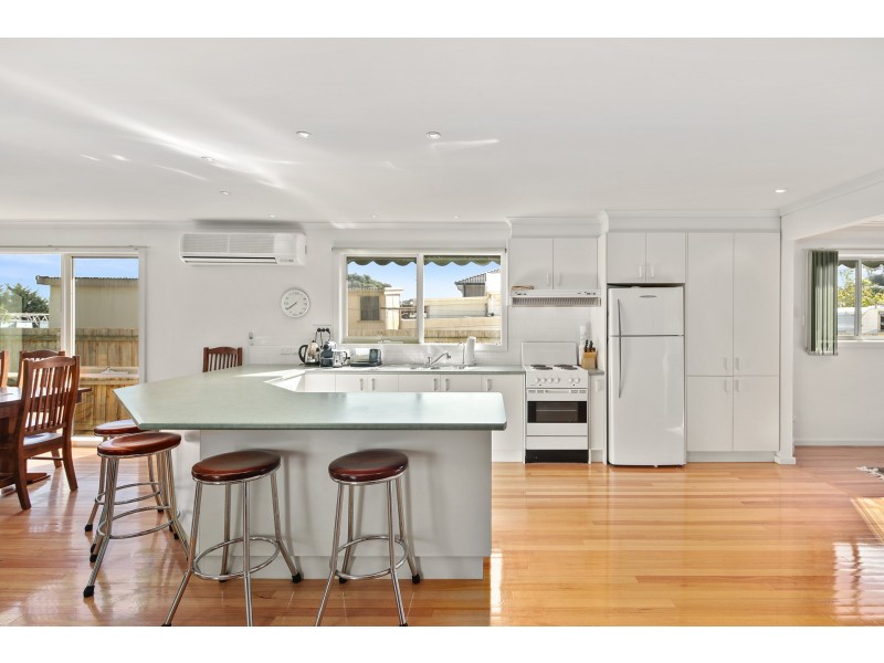 22 Grandview Grove, Cowes VIC 3922