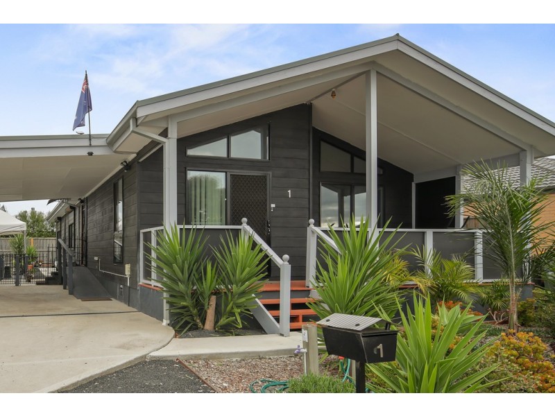 1 Waldorf Road, Cowes VIC 3922