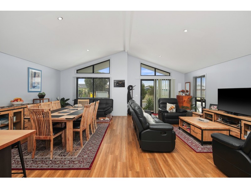 1 Waldorf Road, Cowes VIC 3922