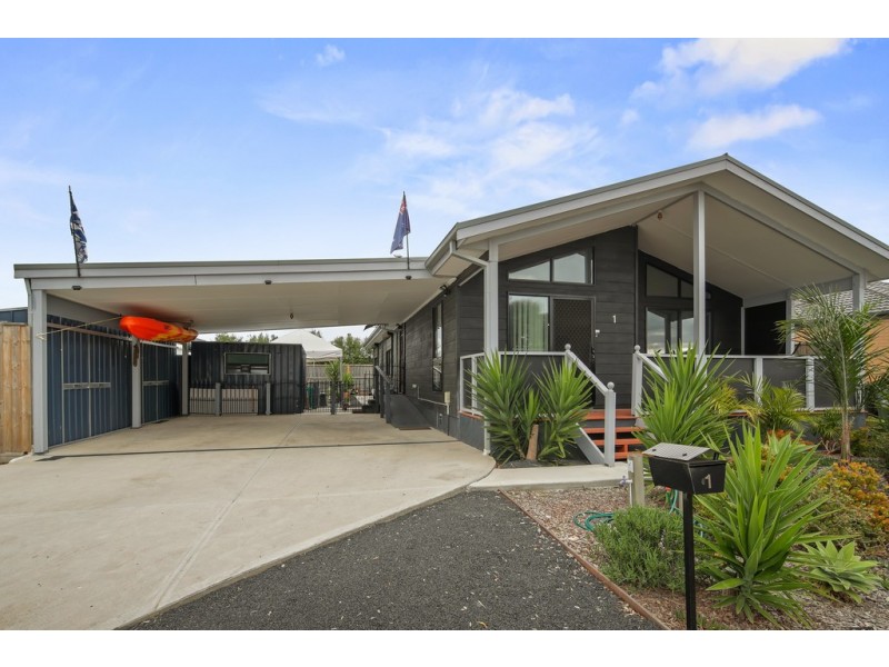 1 Waldorf Road, Cowes VIC 3922