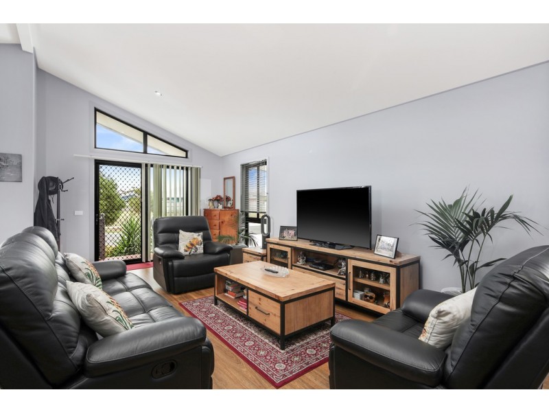 1 Waldorf Road, Cowes VIC 3922