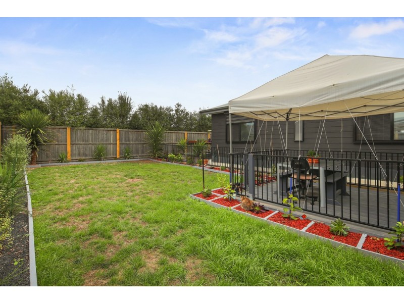 1 Waldorf Road, Cowes VIC 3922