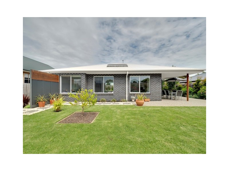 21 Roderick Close, Cowes VIC 3922