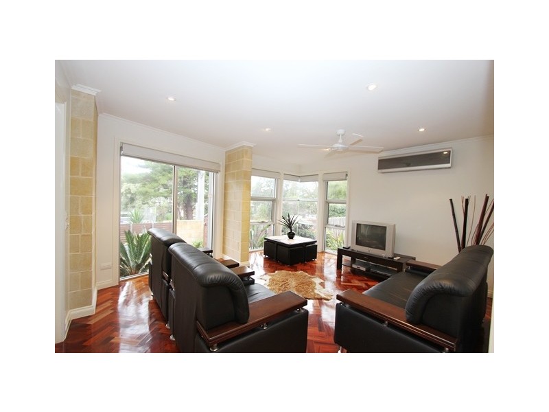2/12 Steele Street, Cowes VIC 3922