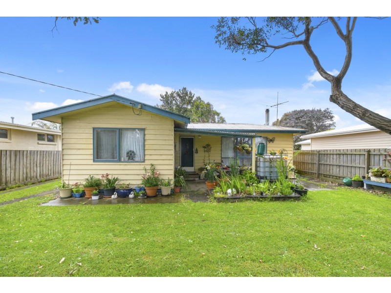 11 Phillip Island Road, Sunderland Bay VIC 3922