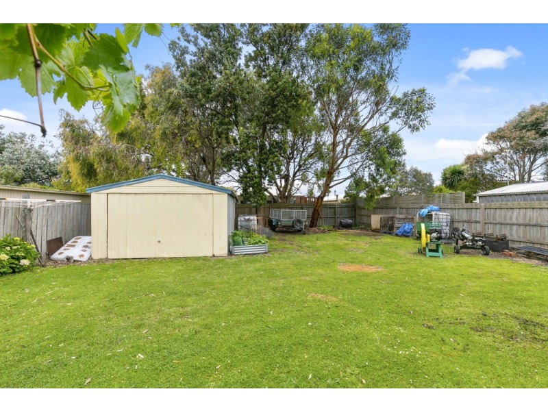 11 Phillip Island Road, Sunderland Bay VIC 3922