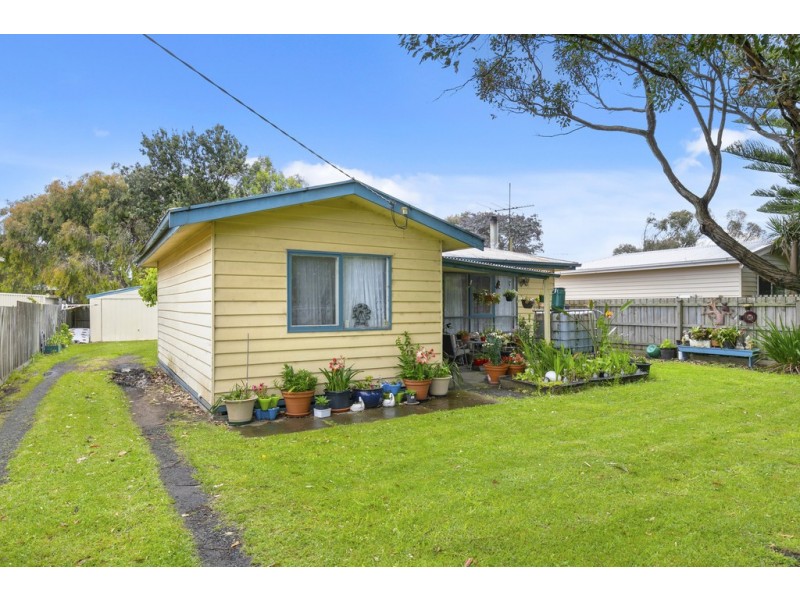 11 Phillip Island Road, Sunderland Bay VIC 3922