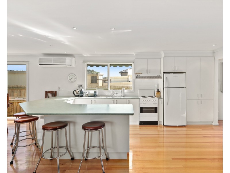 22 Grandview Gve, Cowes VIC 3922