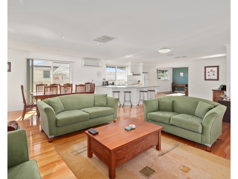 22 Grandview Gve, Cowes VIC 3922