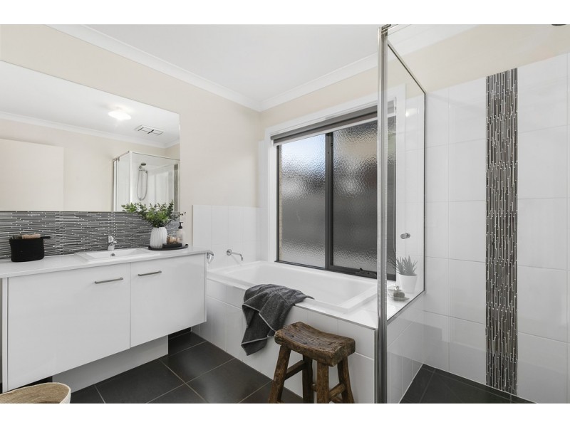 1 Pardalote Place, Cowes VIC 3922