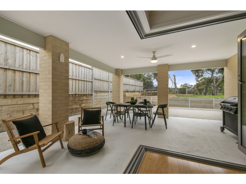 1 Pardalote Place, Cowes VIC 3922