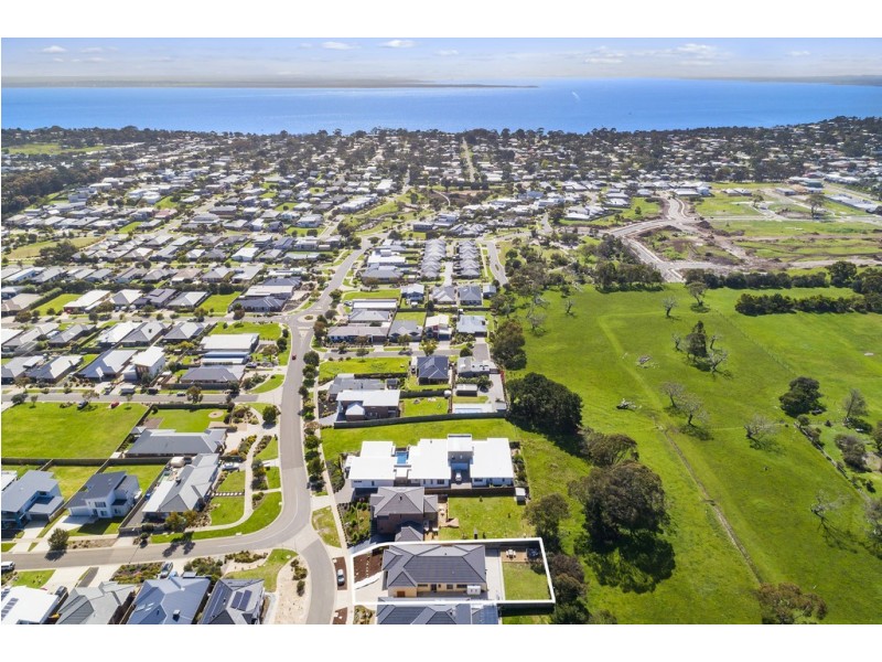 1 Pardalote Place, Cowes VIC 3922