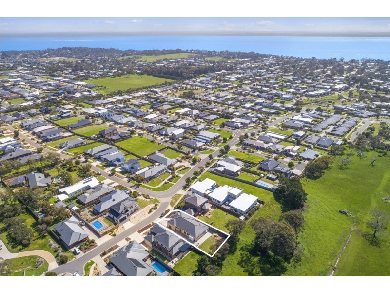 1 Pardalote Place, Cowes VIC 3922