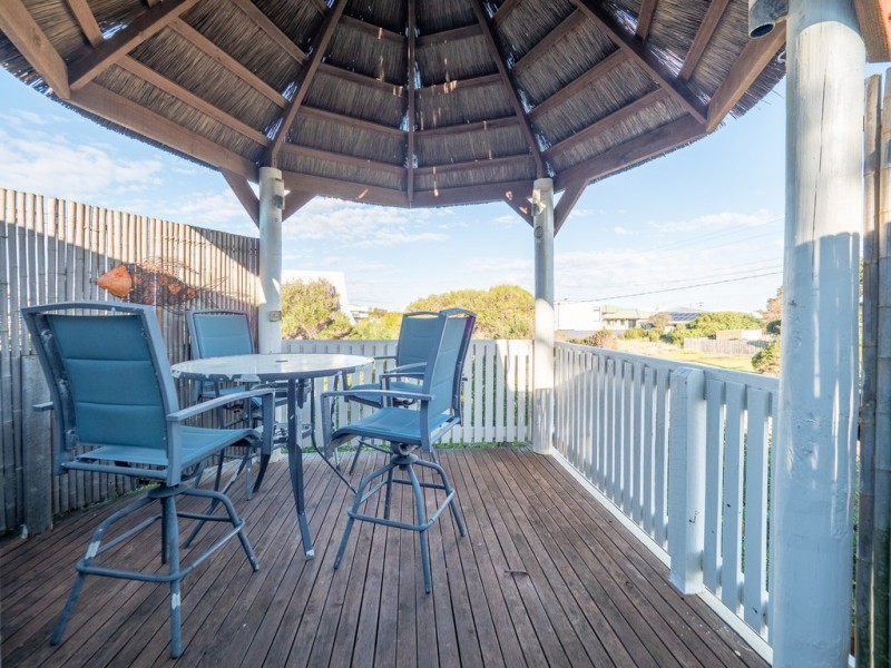 2 Seaview Cres, Surf Beach VIC 3922