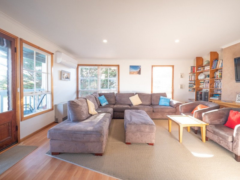 2 Seaview Cres, Surf Beach VIC 3922