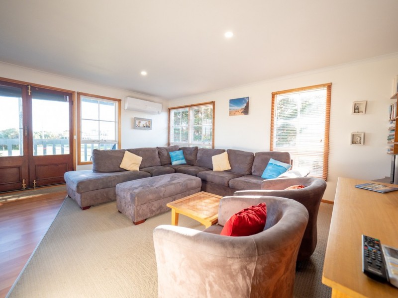 2 Seaview Cres, Surf Beach VIC 3922