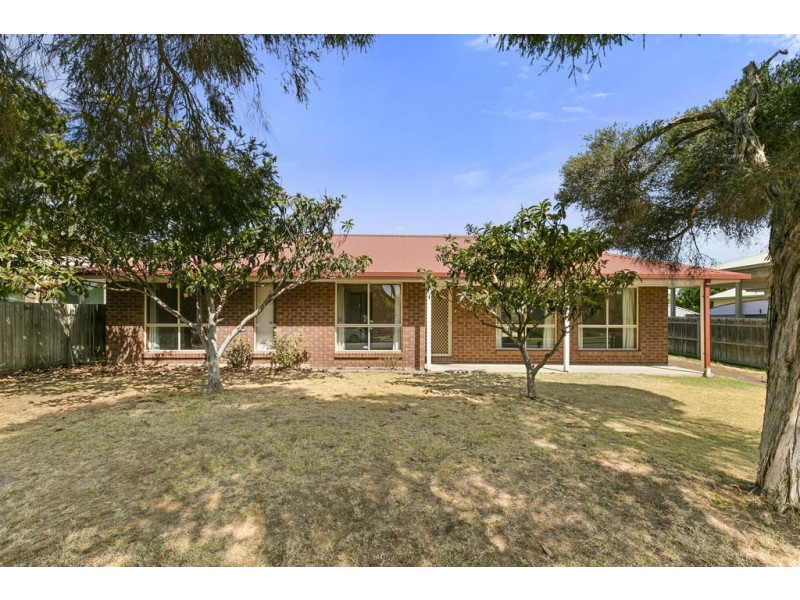 18 Robert Drive, Cowes VIC 3922