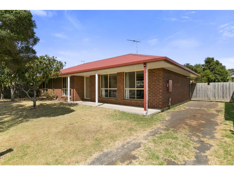 18 Robert Drive, Cowes VIC 3922