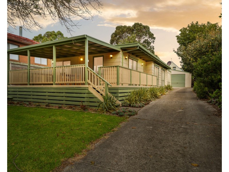 15 Island Crescent, Cowes VIC 3922