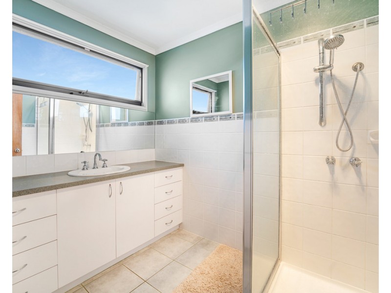 15 Island Crescent, Cowes VIC 3922