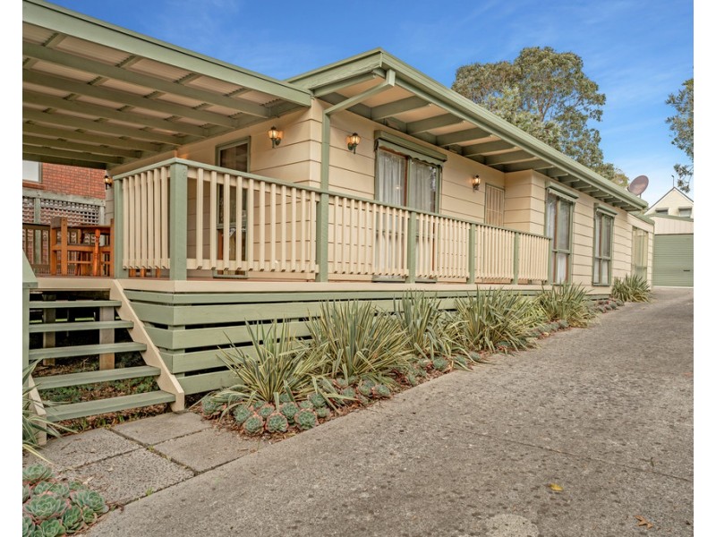 15 Island Crescent, Cowes VIC 3922