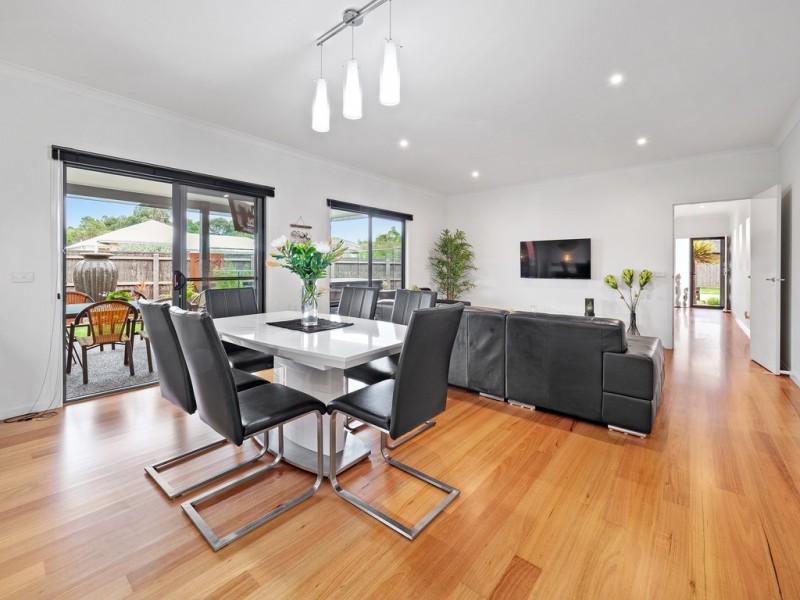 2 Seagrass Avenue, Cowes VIC 3922