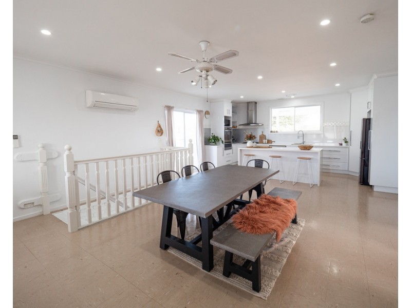 44 Sunderland Bay Road, Sunderland Bay VIC 3922