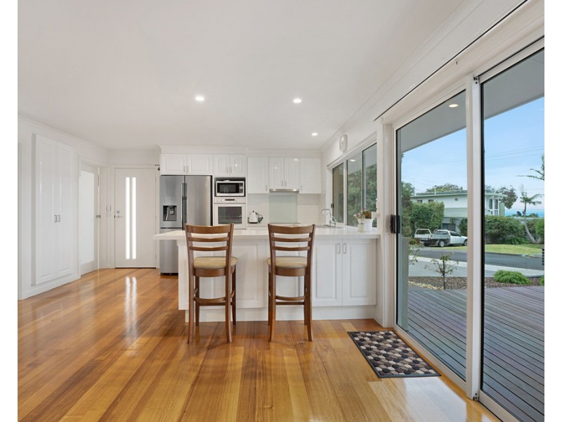 19 McRae Avenue, Cowes VIC 3922
