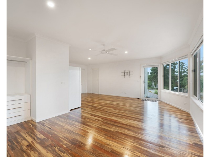 19 McRae Avenue, Cowes VIC 3922
