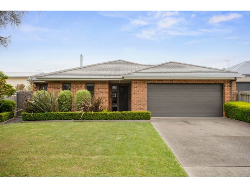 3 Chloe Close, Cowes VIC 3922