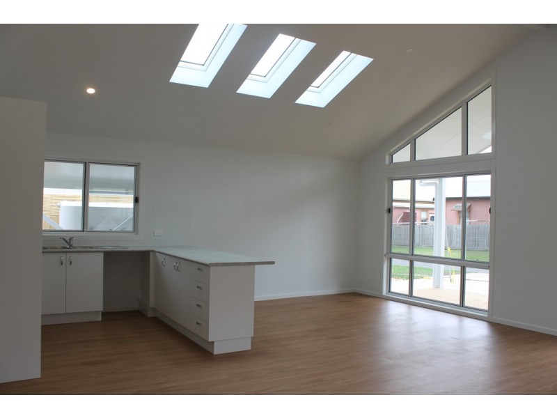 8 James Street, Cowes VIC 3922