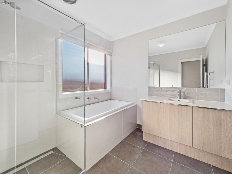 14 Sandpiper Circuit, Cowes VIC 3922