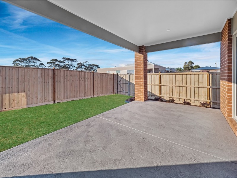 14 Sandpiper Circuit, Cowes VIC 3922