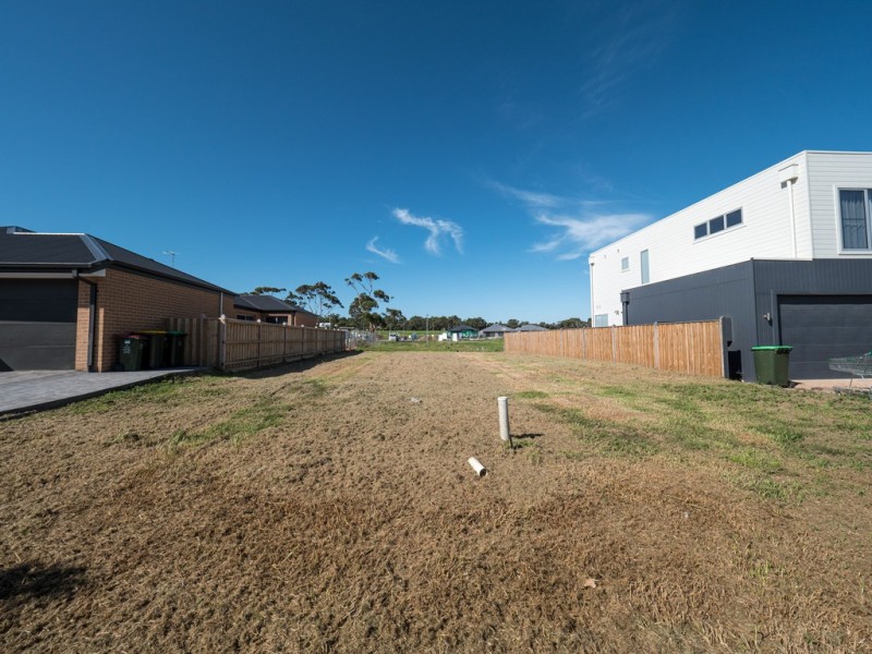 6 Sandpiper Circuit, Cowes VIC 3922