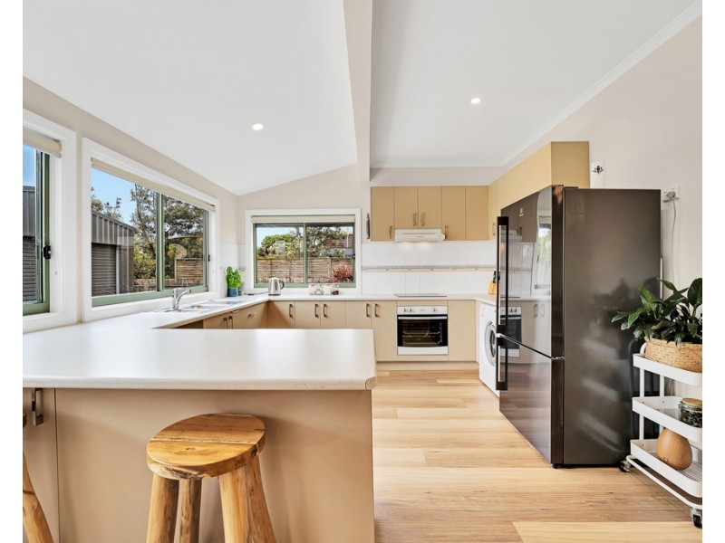 19 Seaview Crescent, Surf Beach VIC 3922