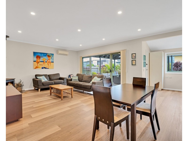 19 Seaview Crescent, Surf Beach VIC 3922