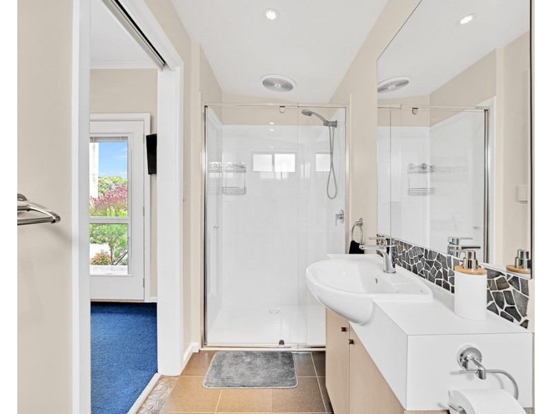 19 Seaview Crescent, Surf Beach VIC 3922