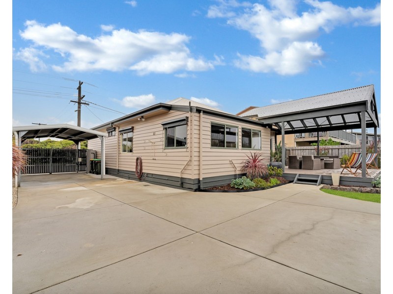19 Seaview Crescent, Surf Beach VIC 3922