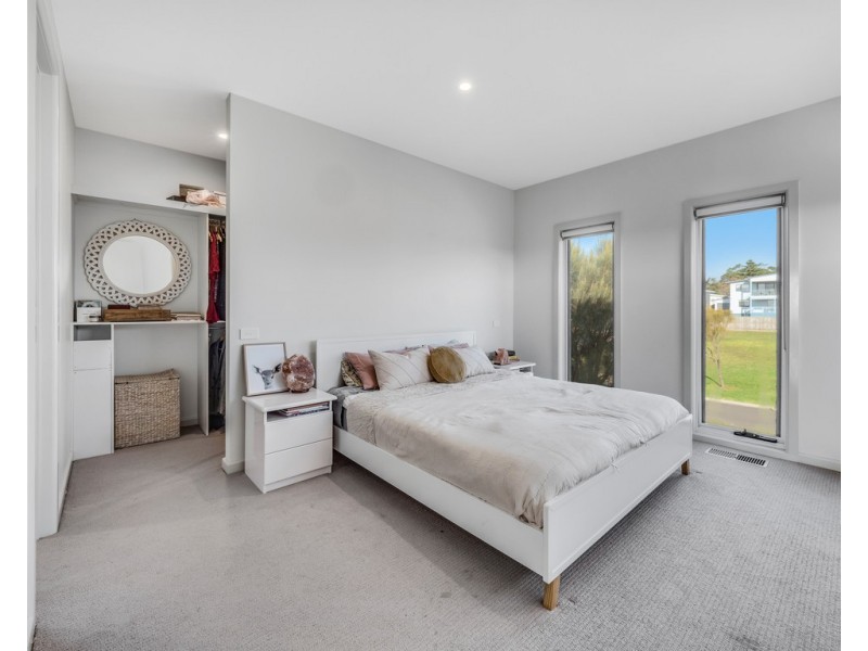4 Echidna Grove, Cowes VIC 3922