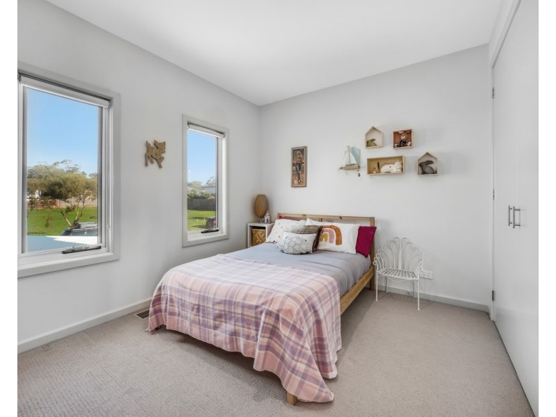 4 Echidna Grove, Cowes VIC 3922