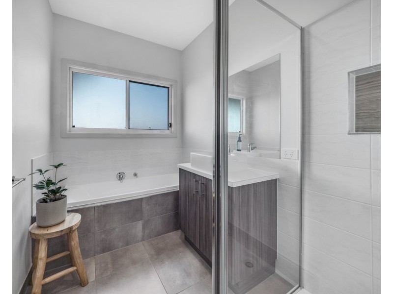 4 Echidna Grove, Cowes VIC 3922