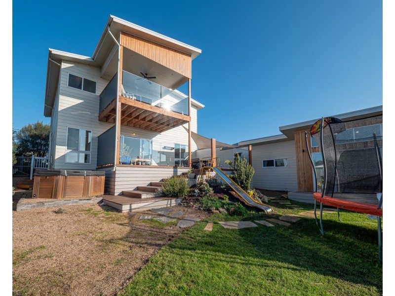 4 Echidna Grove, Cowes VIC 3922