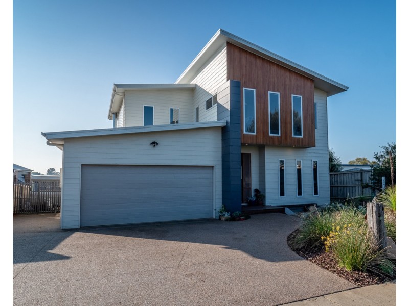 4 Echidna Grove, Cowes VIC 3922