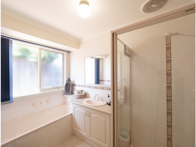 3 Kate Court, Cowes VIC 3922