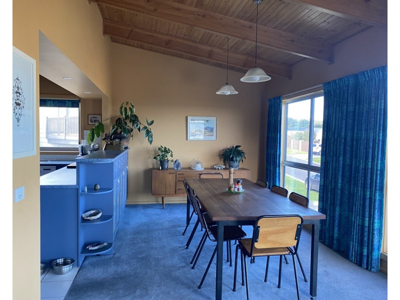 8 Halcyon Avenue, San Remo VIC 3925