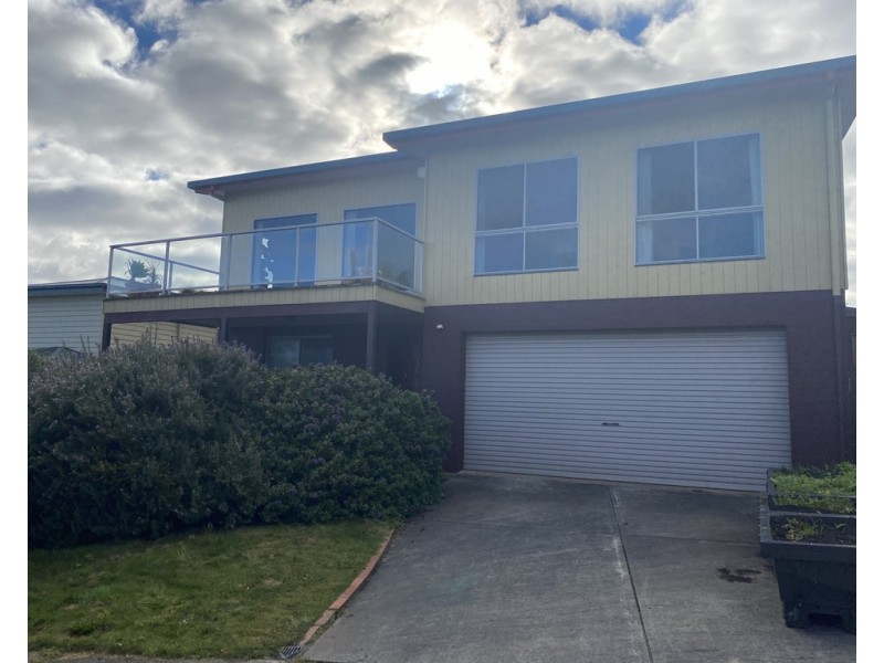 8 Halcyon Avenue, San Remo VIC 3925