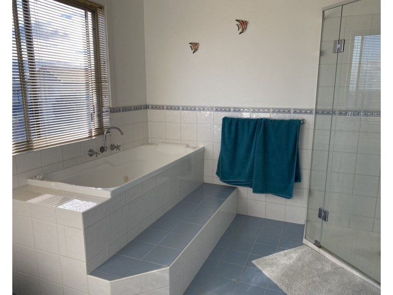 8 Halcyon Avenue, San Remo VIC 3925