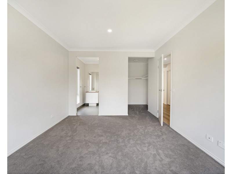 26 Curlew Way, Cowes VIC 3922